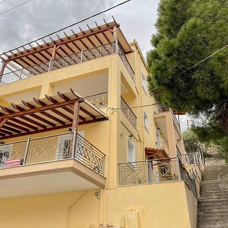 Afroditi'S Apartment Superb View Gythio Exterior photo