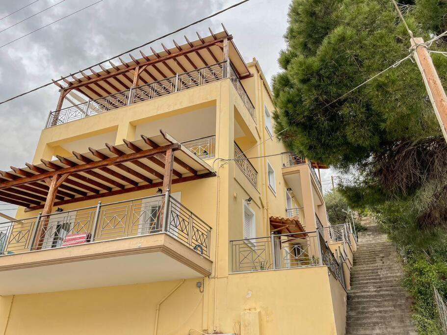 Afroditi'S Apartment Superb View Gythio Exterior photo